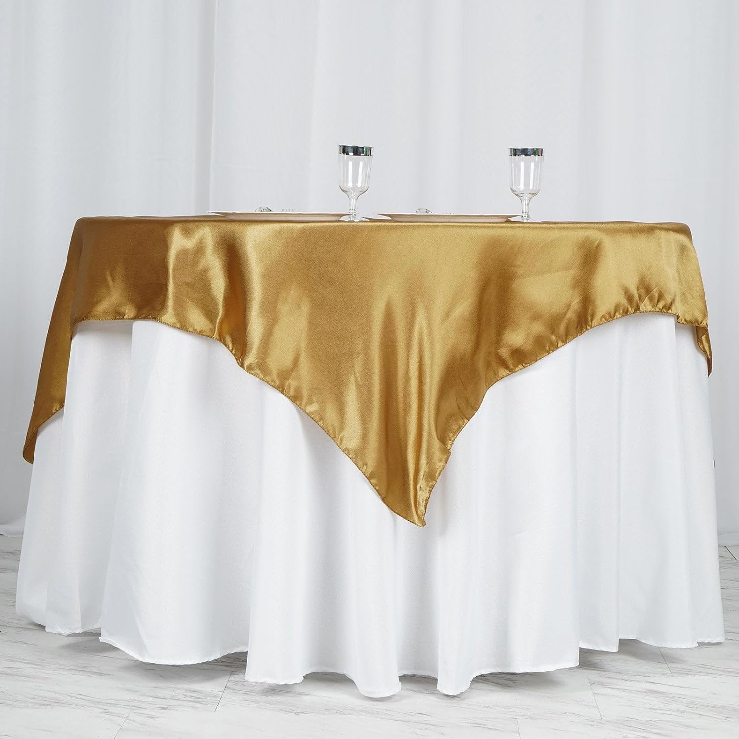 Efavormart – Paquete de 5 manteles cuadrados de satén de 60 pulgadas para decoración de mesa de bodas, catering, fiestas, manteles cuadrados dorados