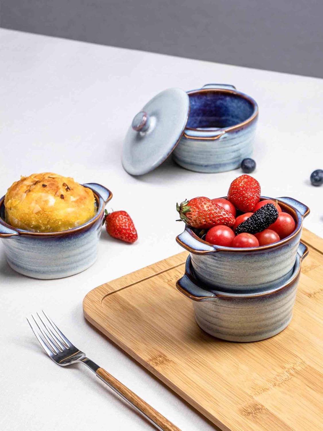 Henten Home Ramequines de cerámica de 8 onzas con tapa, mini cocotte de porcelana con asa, juego de 4, cazuelas de esmalte reactivo para hornear,