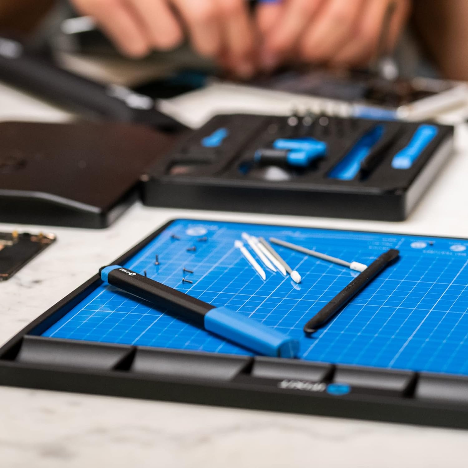 iFixit FixMat – Tornillos magnéticos de reparación electrónica y organizador de piezas
