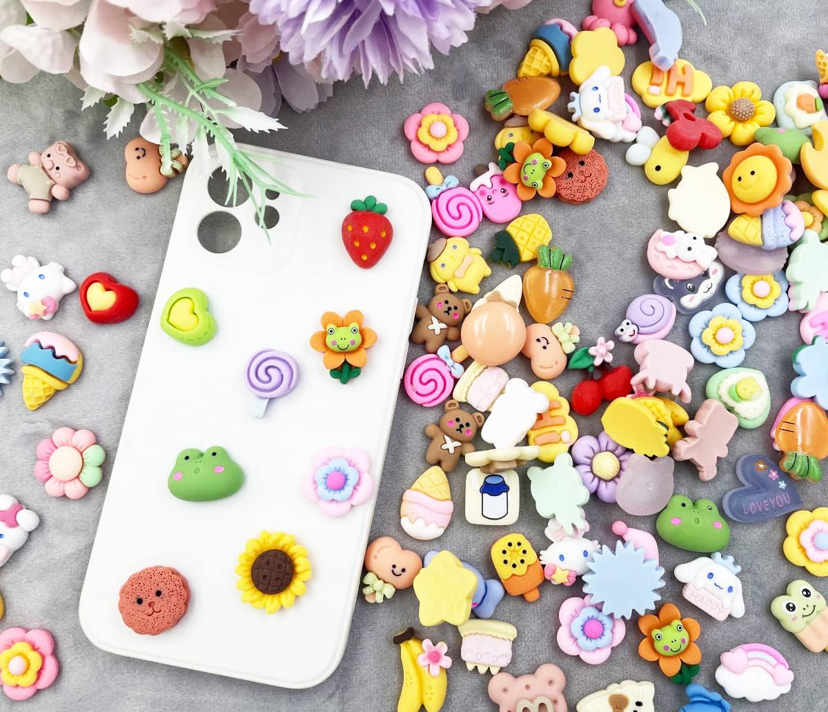Juego de 50 dijes de resina de flores de animales, 50 piezas de cuentas de resina de dibujos animados con parte trasera plana para accesorios de