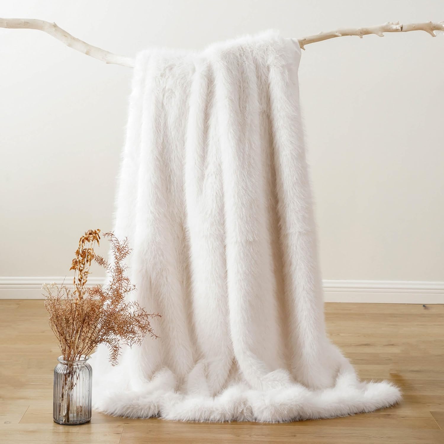BATTILO HOME Manta de piel sintética blanca de lujo, esponjosa, acogedora, suave y cálida para sofá, silla, cama, manta de felpa de pelo largo con
