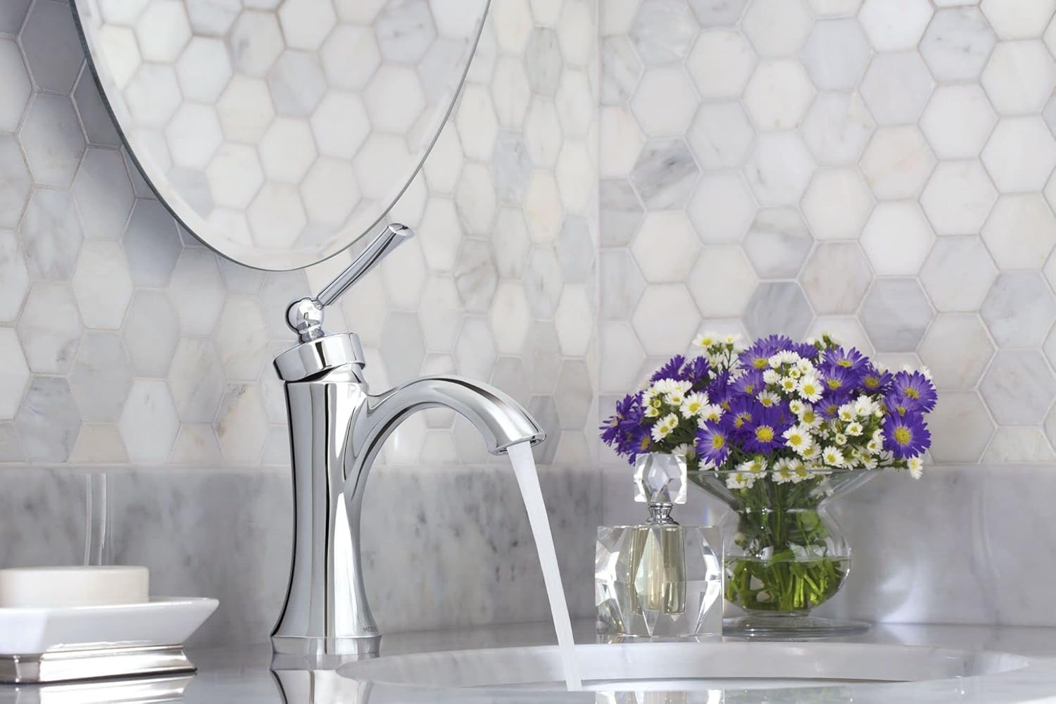 Moen 4500ORB Wynford – Grifo de baño de arco alto de una manija con conjunto de drenaje, bronce aceitado, bronce aceitado