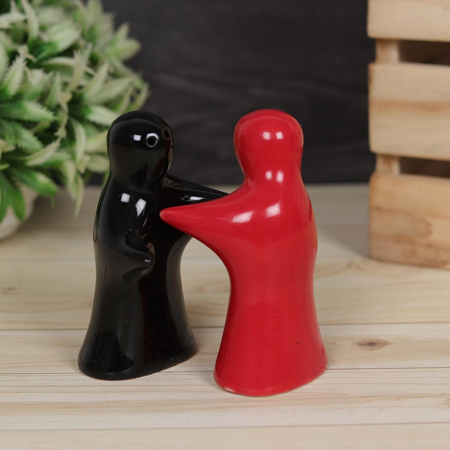 Juego de condimentos de sal y pimienta y especias lindo, novedoso, moderno y vintage, diseño de abrazo para pareja, dispensador decorativo retro de