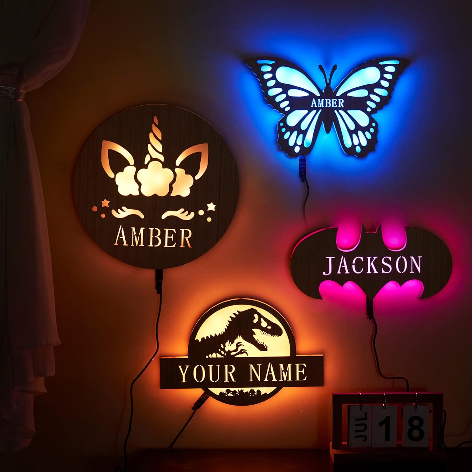 VEELU Lámpara LED de superhéroe de madera personalizada con decoración de nombre, luz nocturna con control remoto de 16 colores, aplique de pared