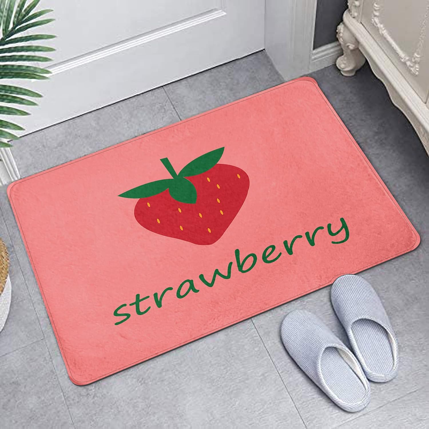 Britimes Alfombra de baño roja, diseño de fresa de dibujos animados, antideslizante, bonita cubierta lavable, tapete de piso de 16 x 24 pulgadas