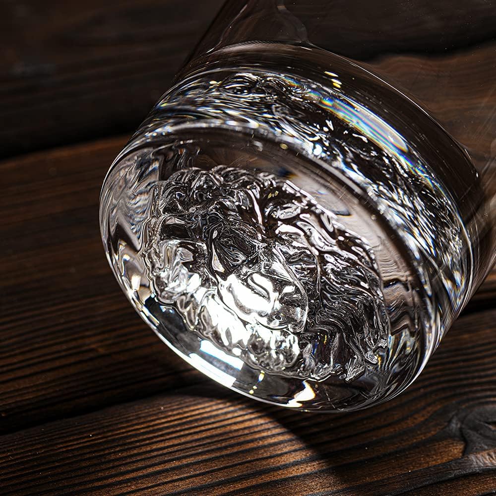 QUEEN&STONE LEAD FREE Vasos de whisky antiguos con patrón de león en la parte inferior gruesa con peso de 10 onzas, juego de 4 perfectos para