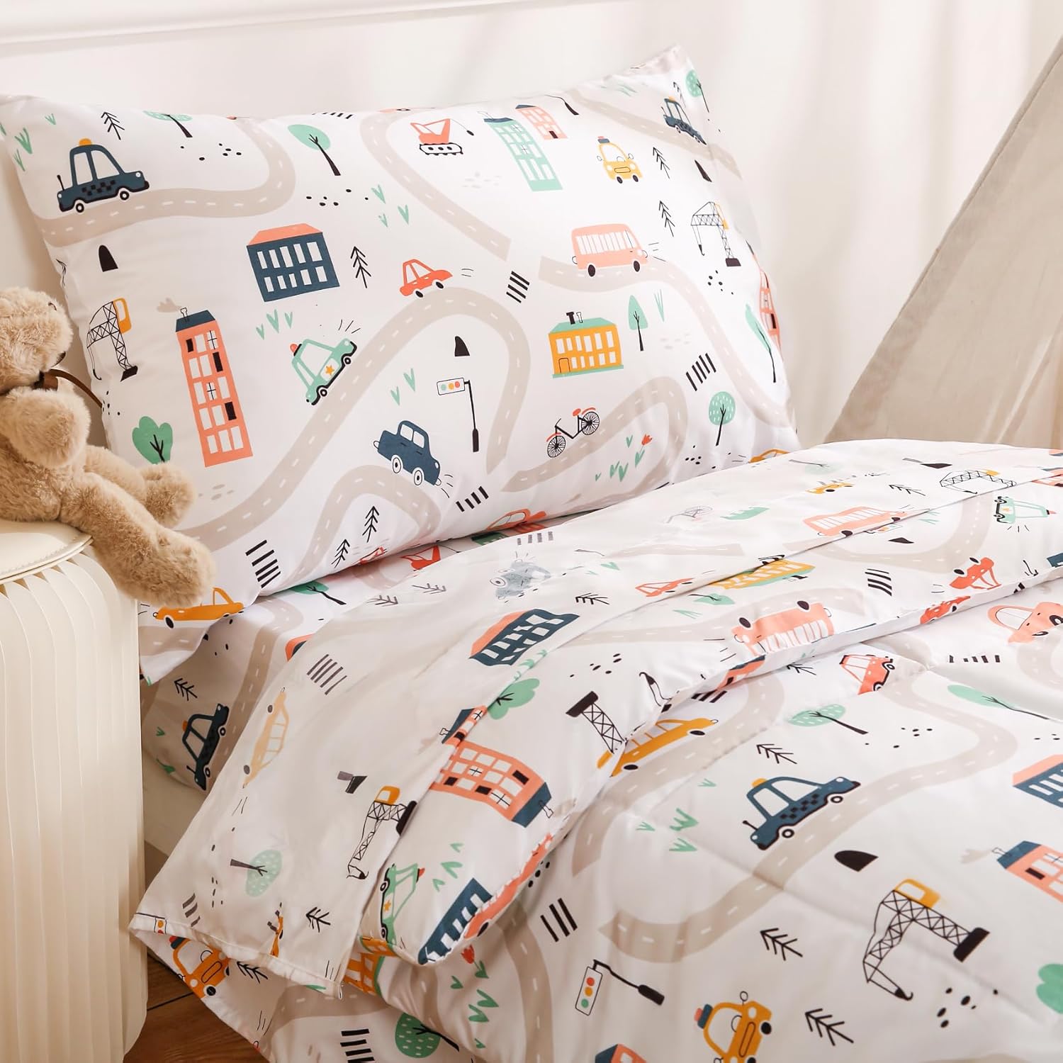 JSD Juego de ropa de cama de 4 piezas con estampado de coches para niños y niñas, incluye sábana encimera, sábana bajera, edredón acolchado y funda