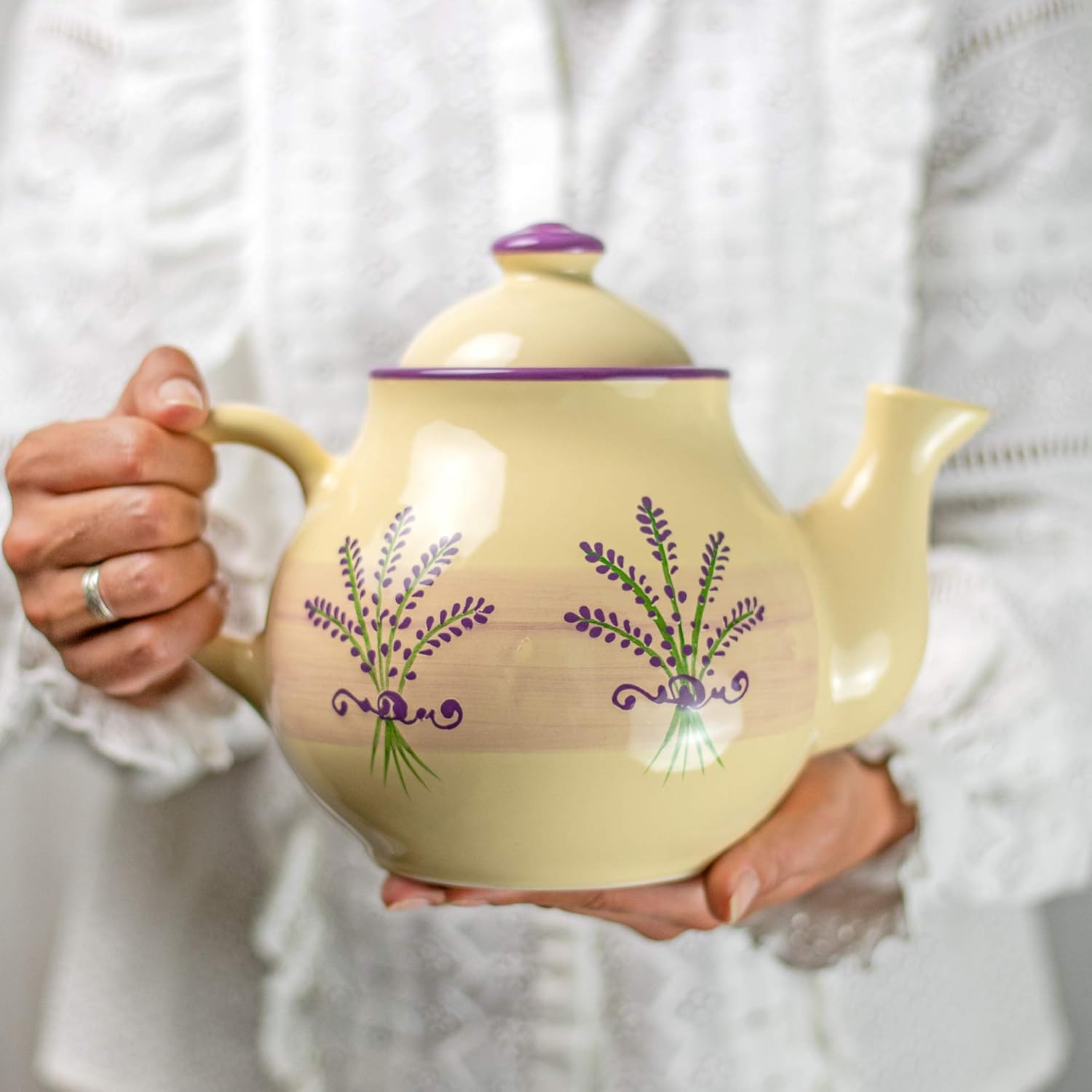 Tetera de cerámica grande hecha a mano con diseño floral de lavanda, morado y crema, 4-6 tazas con asa y tapa, regalo único de inauguración de la