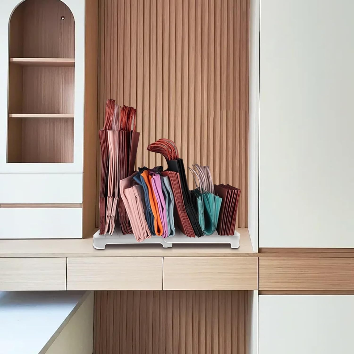 Sibosen Organizador de bolsas de compras reutilizables, separadores de estantes ajustables, ideal para almacenar bolsas de tela y papel plegadas,