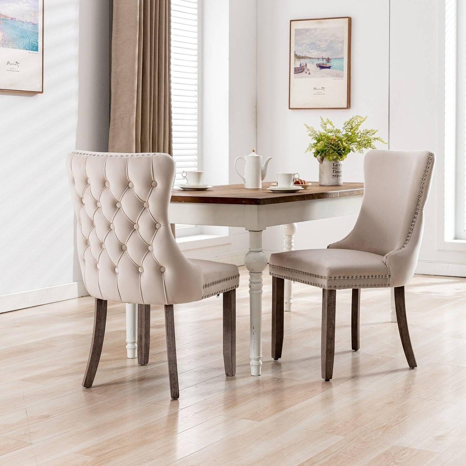 FRITHJILL Silla de comedor tapizada de terciopelo con respaldo de ala y patas de madera marrón, decoración de remaches, silla auxiliar moderna de