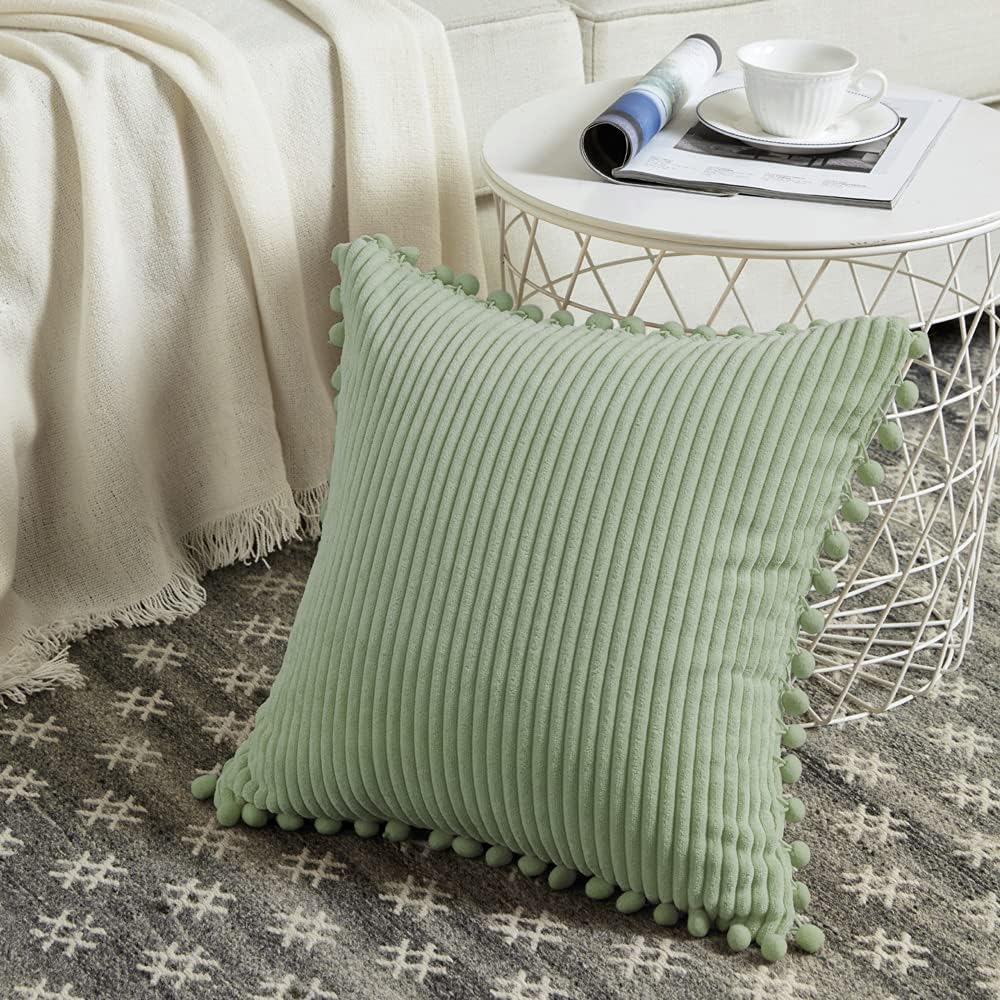 Fancy Homi – Paquete de 2 fundas de cojines, de pana suave y decorativas, con pompones, cuadradas, de color liso, fundas de cojines para sofá,