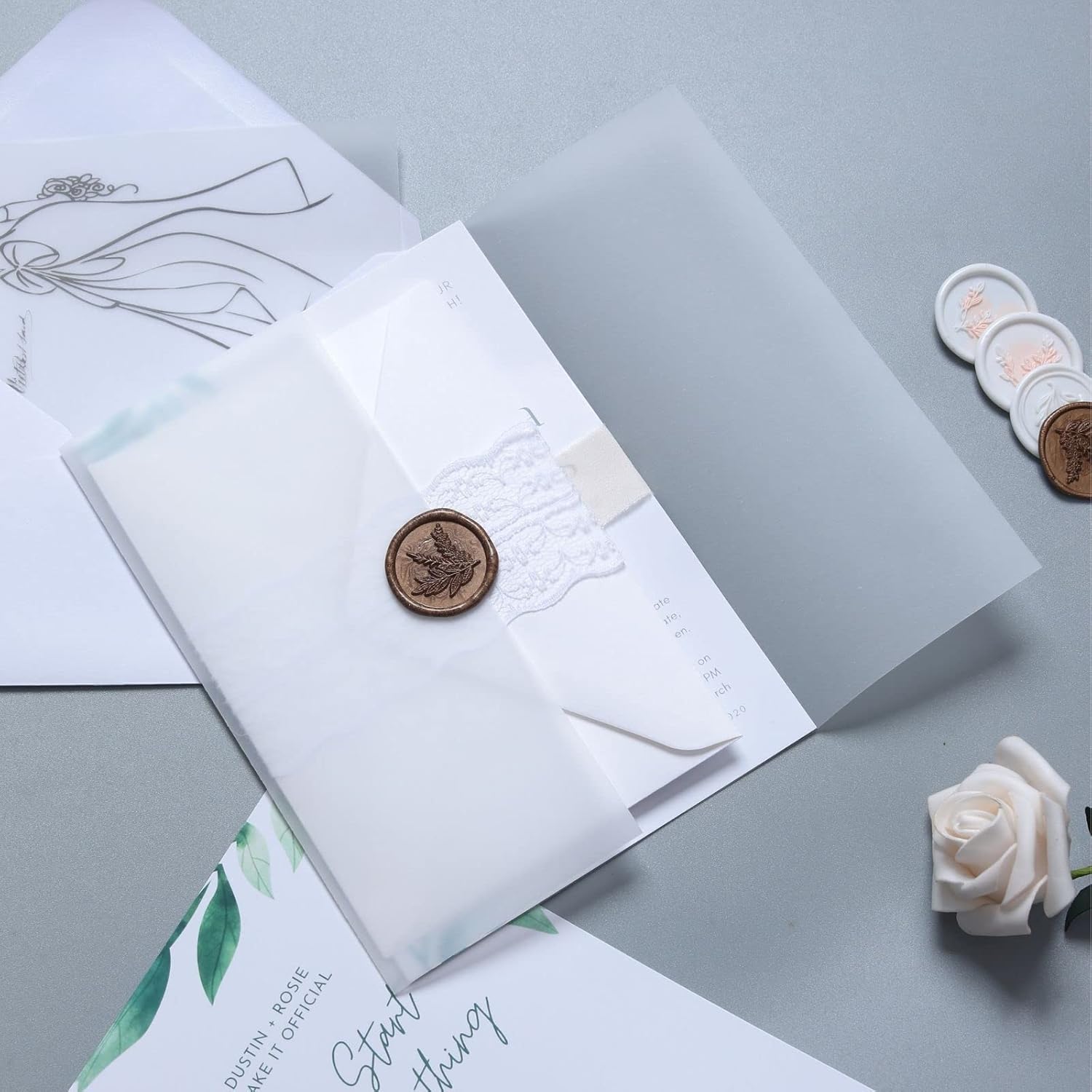 Paquete de 100 chaquetas de vellum preplegadas para invitaciones de 5 x 7 pulgadas, sobre de vellum para invitaciones de boda, sobres de papel