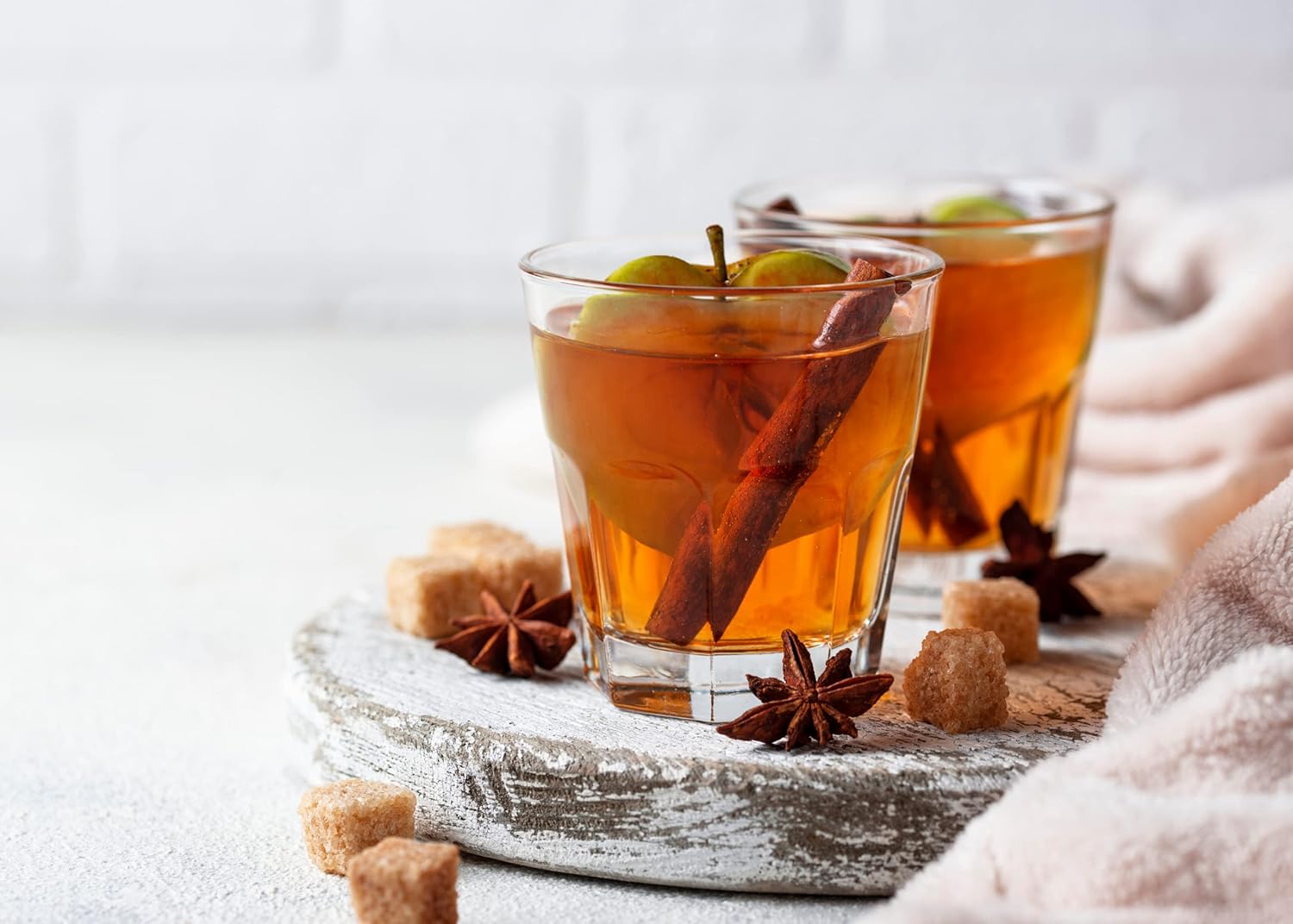 Bellatavo Paquete de imanes para nevera. Incluye un imán para refrigerador Bellatavo y dos cajas de sidra de manzana original con especias.