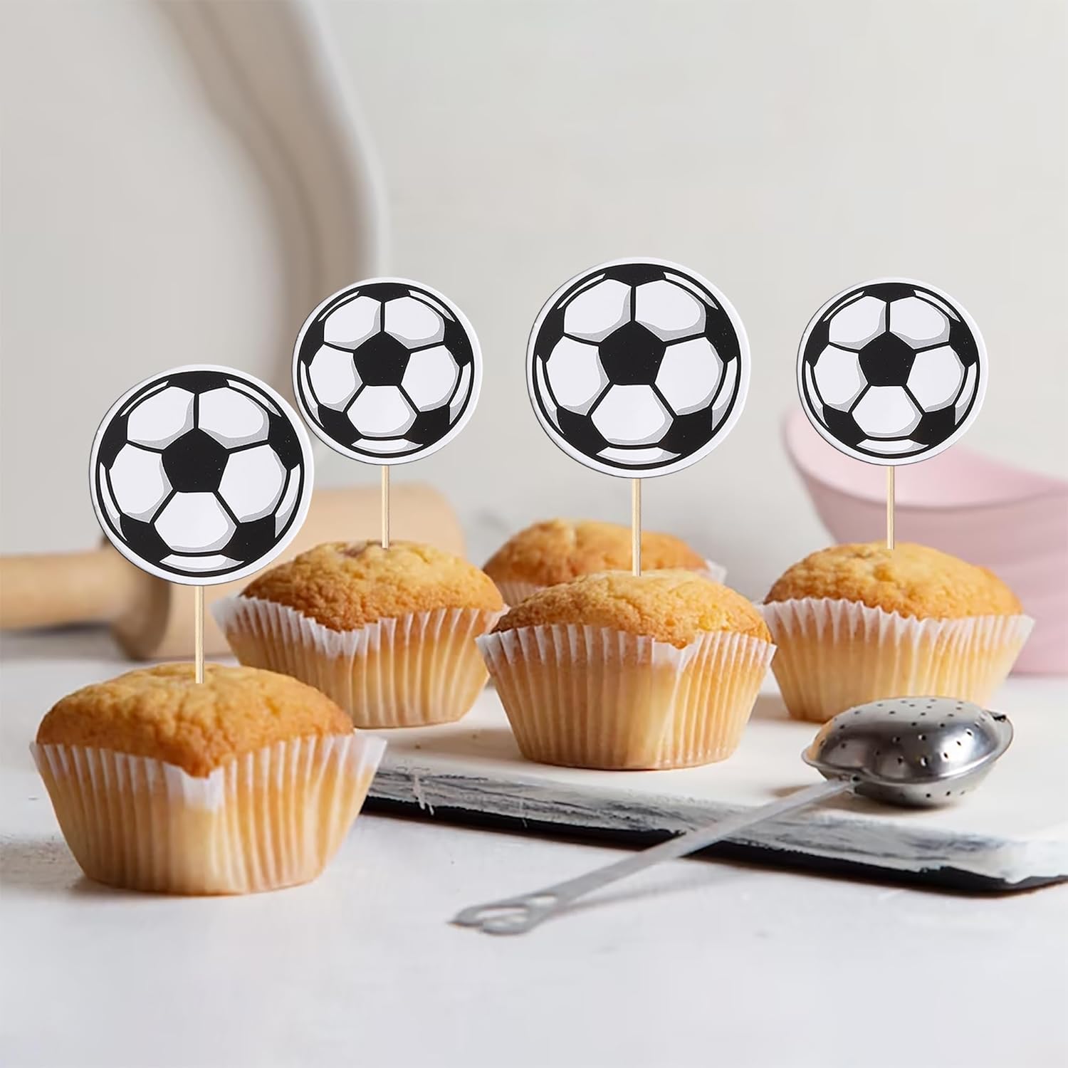Paquete de 40 adornos para balones de fútbol para cupcakes, temática deportiva, palillos de dientes de comida para baby shower, decoración de