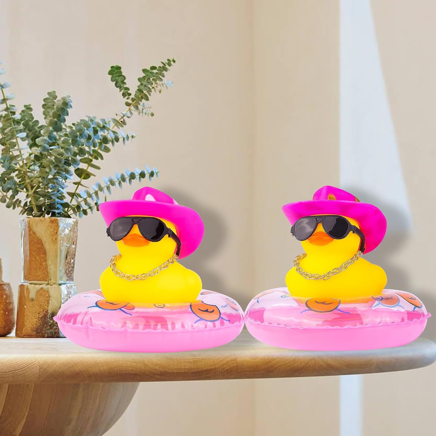 2 adornos de pato para automóvil, decoración de tablero de automóvil de pato amarillo con mini anillo de natación, collar de sombrero de vaquero y