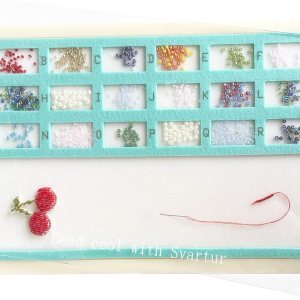 Svartur Tapete de cuentas de semillas con tapa, bandeja de cuentas de base sólida con alfombrilla de cuentas de fieltro integrada y cubierta Svartur Tapete de cuentas de semillas con tapa, bandeja de cuentas de base sólida con alfombrilla de cuentas de fieltro integrada y cubierta