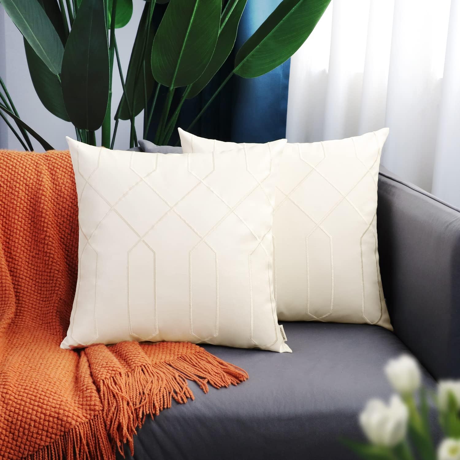 BRAWARM Fundas de almohada de cuero de 16 x 16 pulgadas, fundas de almohada de piel sintética color crema, paquete de 2, almohadas decorativas de