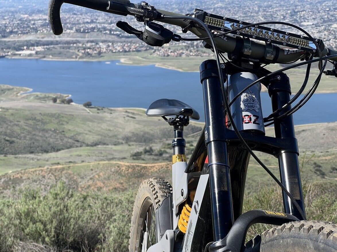 E Bike – Faro de barra de luz LED doble ámbar blanco con abrazaderas de manillar de bicicleta compatible con motores Shimano E5000, E7000, E6100,