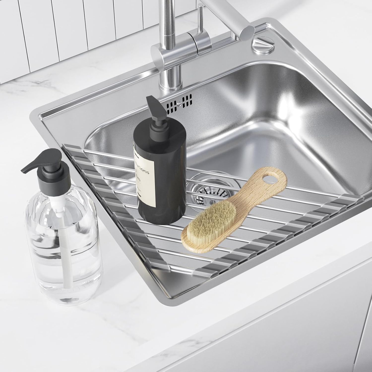 Yeepoo Escurridor de platos enrollable triangular, organizador compacto y plegable de acero inoxidable sobre el fregadero, ahorro de espacio para