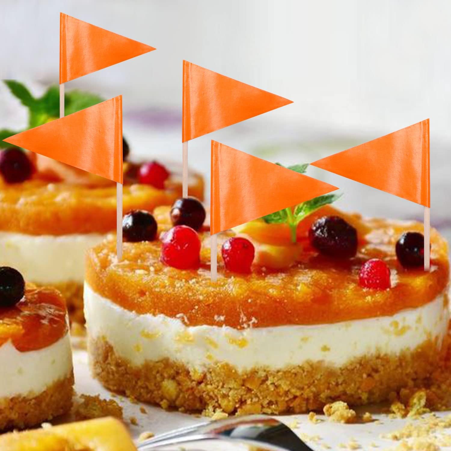 Banderas de color naranja sólido para cupcakes, mini palillo de dientes en triángulo naranja liso, decoración de color en blanco (100 unidades)