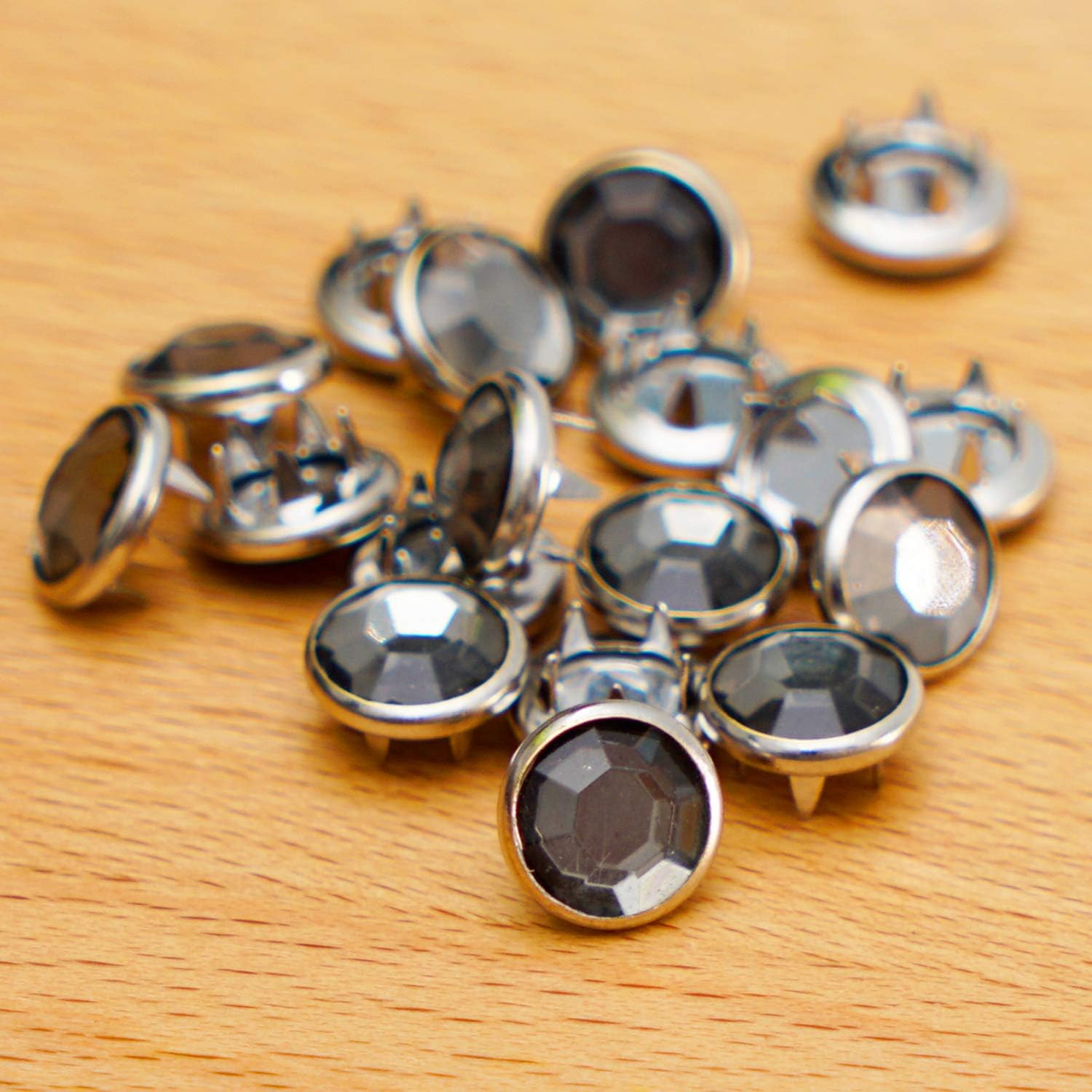 Broches de perlas para camisa occidental, 50 juegos de cierre a presión de 16L0.354 in, anillos clásicos de perlas para ropa, tachuelas con caja de