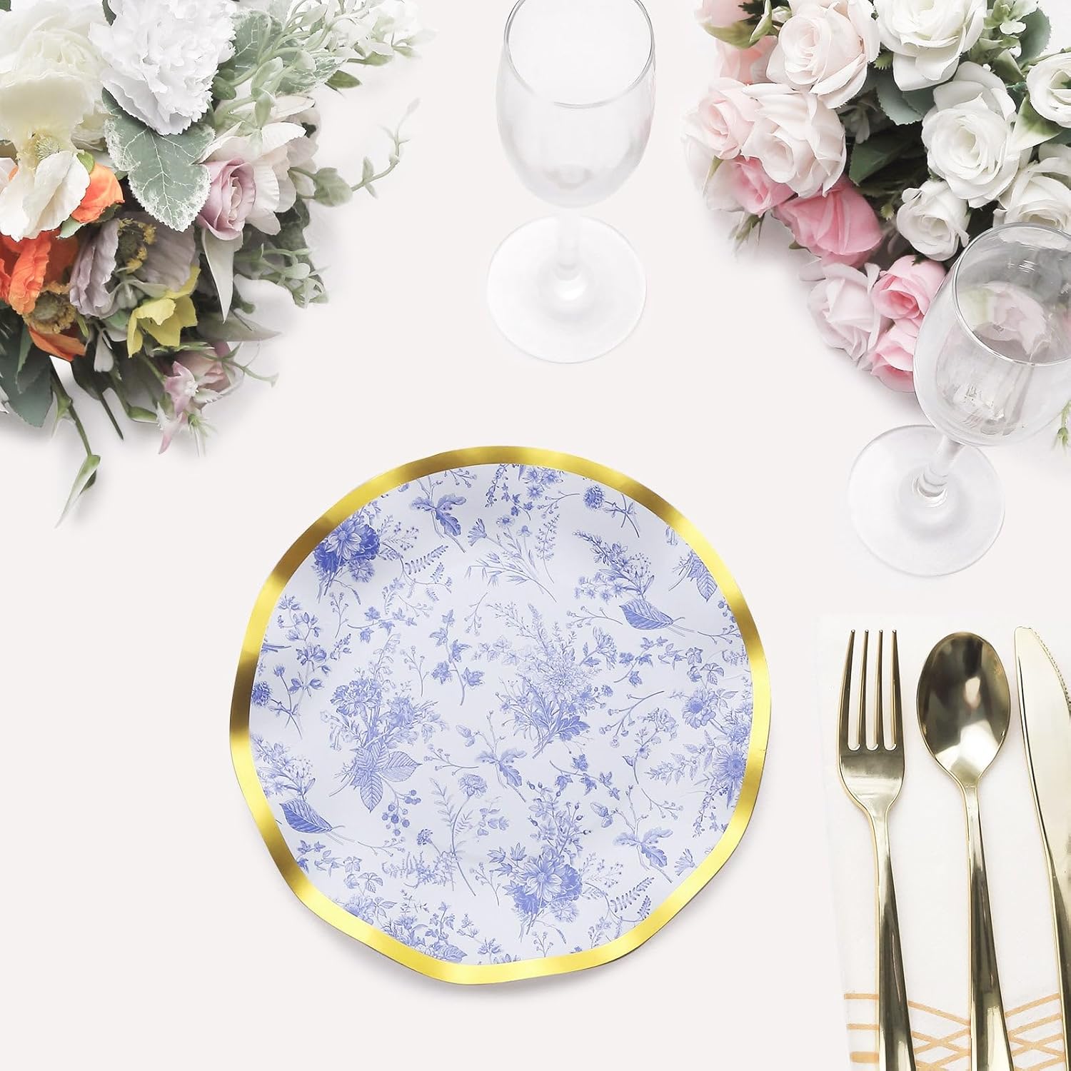 Efavormart – Paquete de 25 platos de postre de papel chinoiserie blanco y azul de 8 pulgadas con borde ondulado dorado, platos desechables redondos