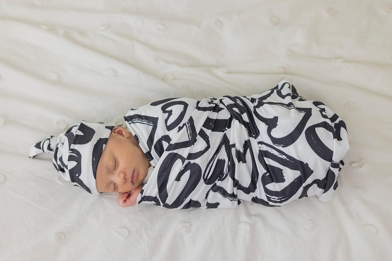 MOMMY O CLOCK Bata de maternidad y manta para bebé, bata de seda de leche a juego y envoltura de envoltura para mamá y bebé, Corazones Bw