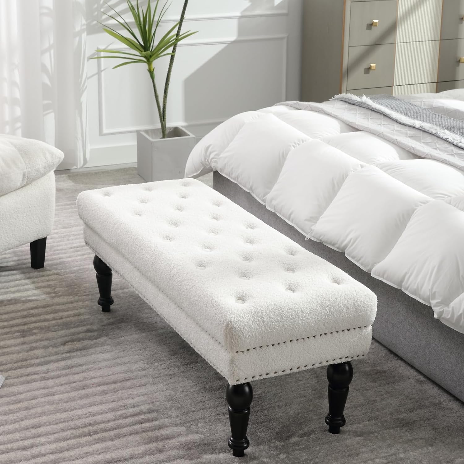 Banco tapizado moderno, de 45 pulgadas, sherpa para dormitorio, banco otomano con botones copetudos y patas de madera maciza para dormitorio, sala