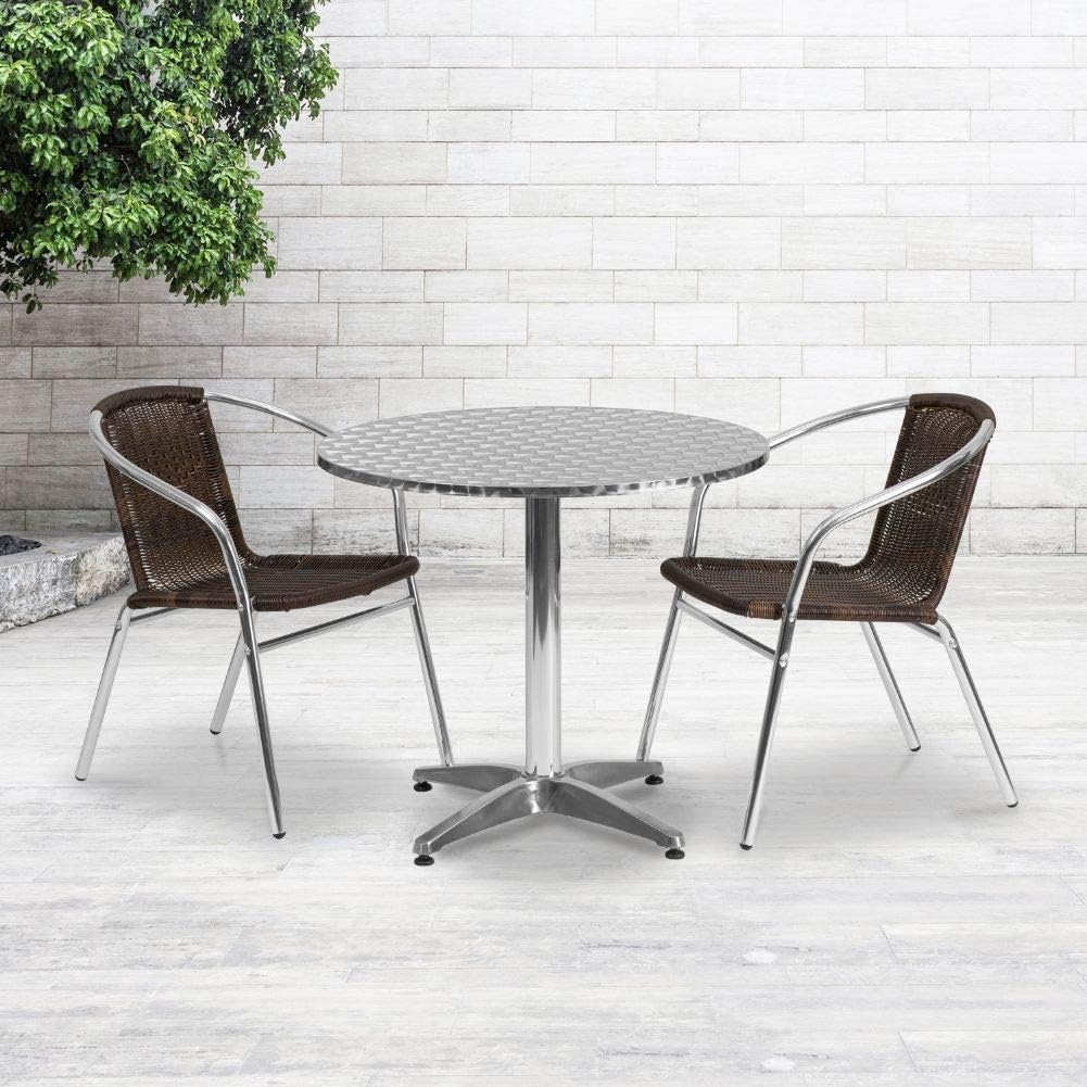 Flash Furniture Lila – Juego de mesa redonda de aluminio para interiores y exteriores de 31.5 pulgadas con 2 sillas de ratán marrón oscuro