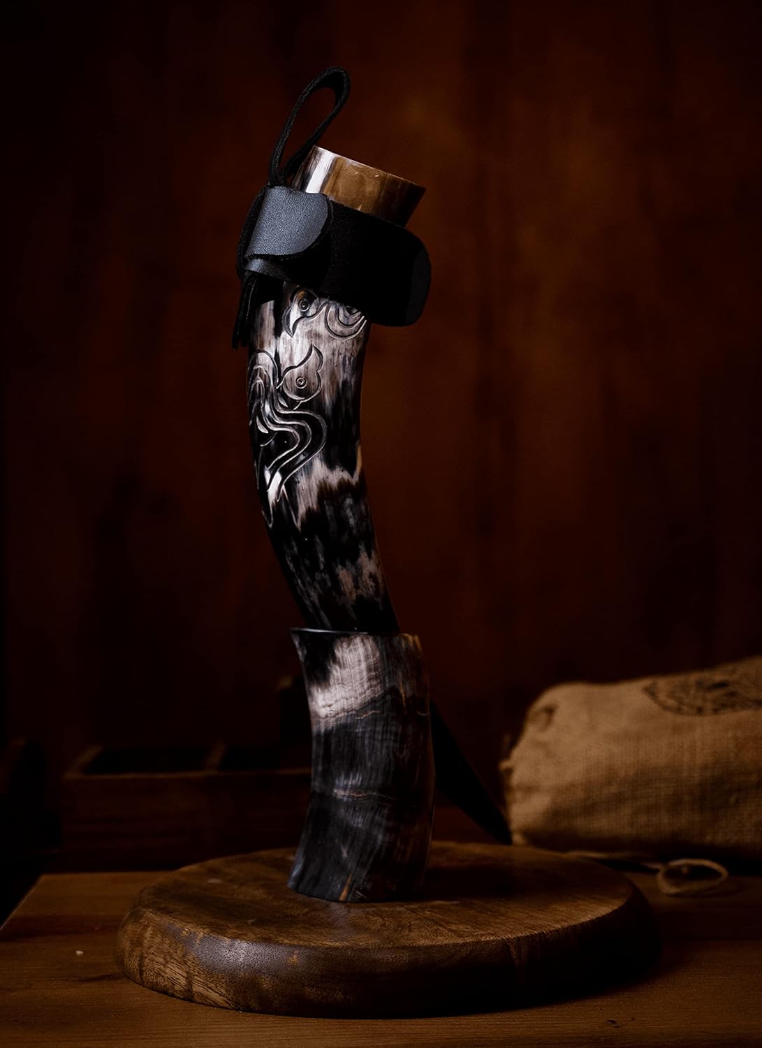 Cuerno vikingo de 12 onzas con soporte, auténtico regalo único de cerveza para hombres y mujeres, jarra medieval para whisky Mead Ale  Accesorios de
