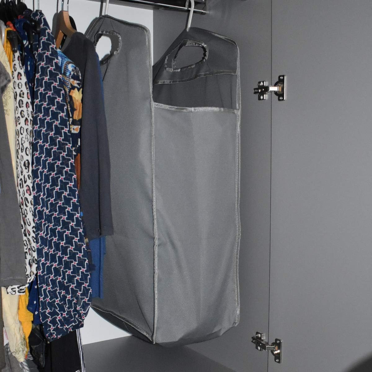 The Fine Living Co. – Cesto colgante para armario, cesta colgante resistente, cesta de lavandería con 2 perchas de metal fuertes, organizador de