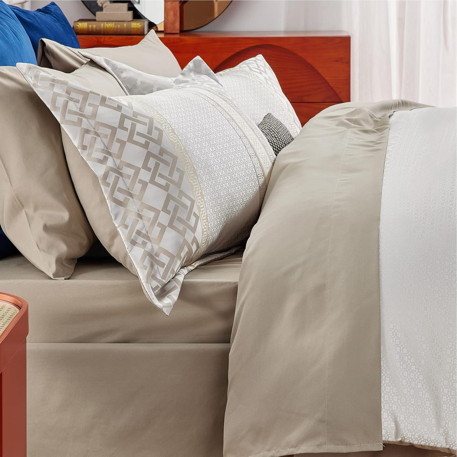 Bedsure Juego de cama tamaño King en una bolsa  Juego de ropa de cama de 8 piezas estilo hotel, tamaño King, con textura suave y suave, juego de
