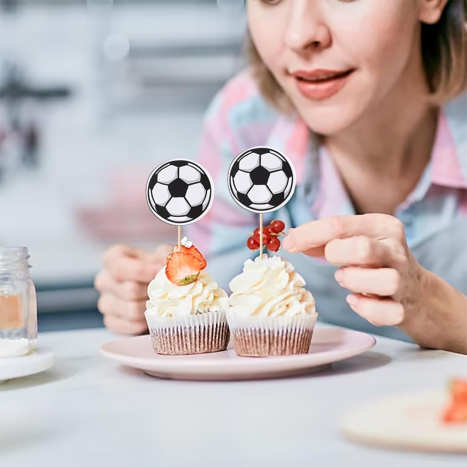 Paquete de 40 adornos para balones de fútbol para cupcakes, temática deportiva, palillos de dientes de comida para baby shower, decoración de