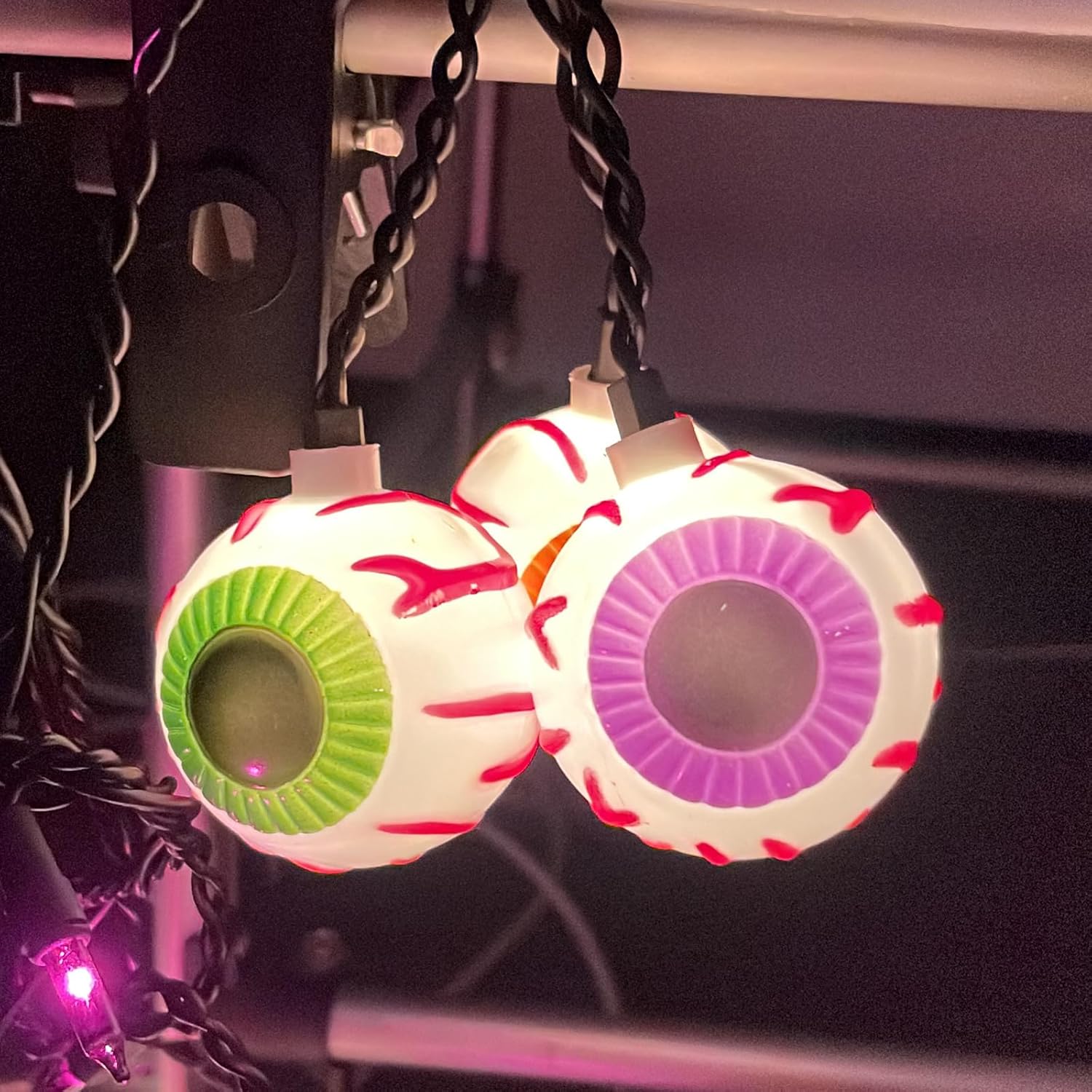 Guirnalda de luces de globos oculares de 7 pies con 10 luces multicolor (15 mini lámparas moradas), certificación UL, resistente al agua para