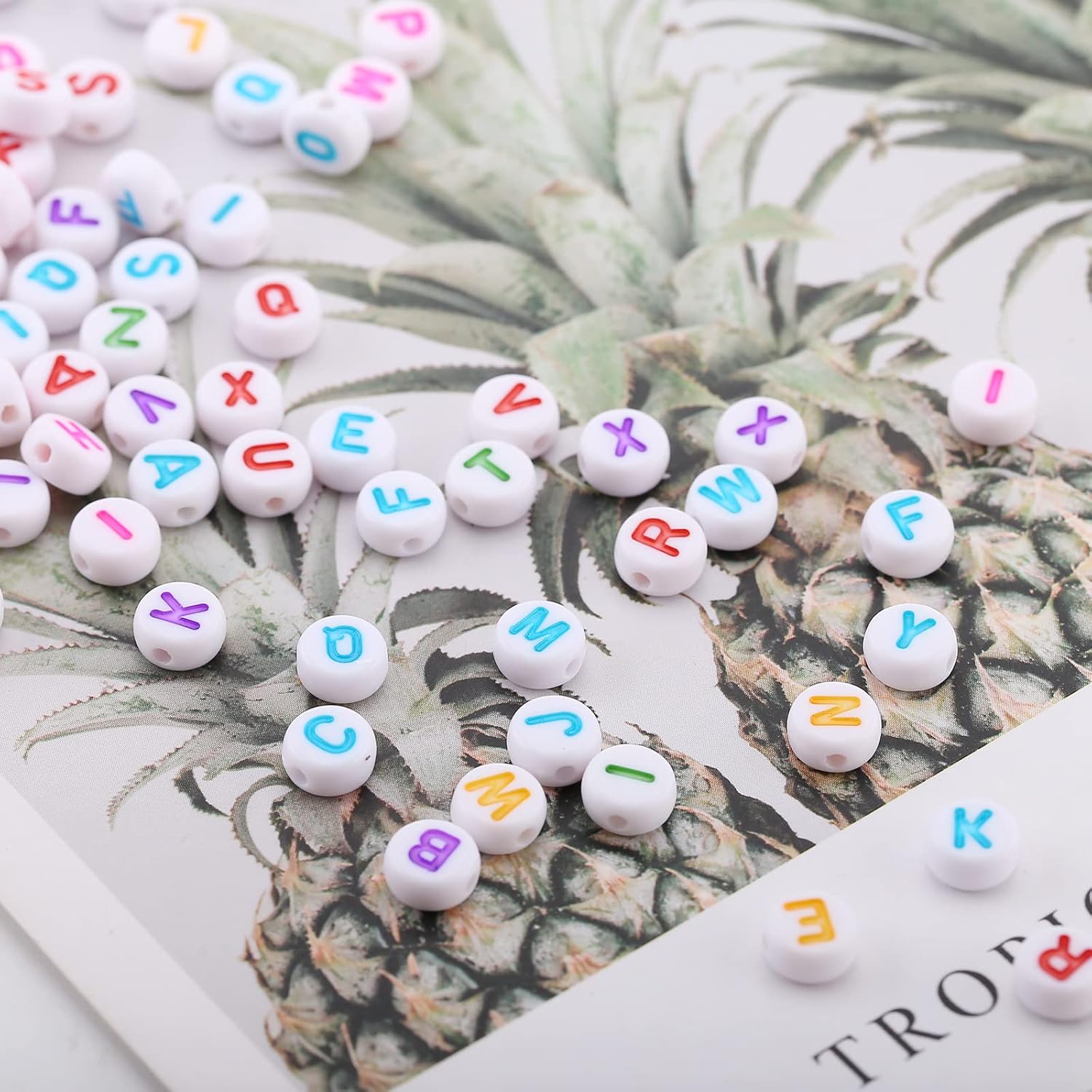 Baiinjiene 1000 cuentas acrílicas de letras pequeñas, cuentas redondas de letras acrílicas coloridas del alfabeto para hacer joyas, cuentas del