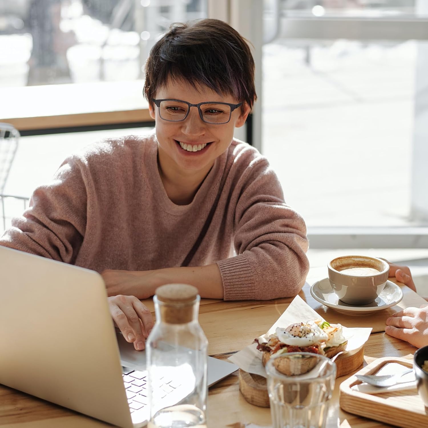 CARA - Paquete de 2 lentes de lectura multienfoque progresivo para hombres mujeres bloqueo de luz azul lector de computadora con bisagras de resorte - Imagen 3
