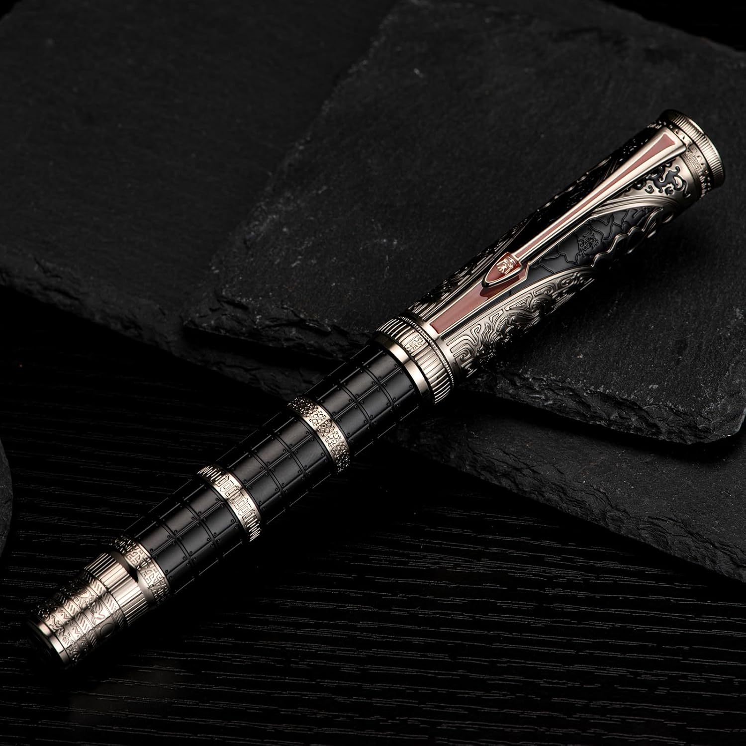 HONG DIAN Hongdian D5 Qin Dynasty – Pluma estilográfica, color negro y plateado, pluma de llenado de pistón de punta fina, grabado de tótem chino