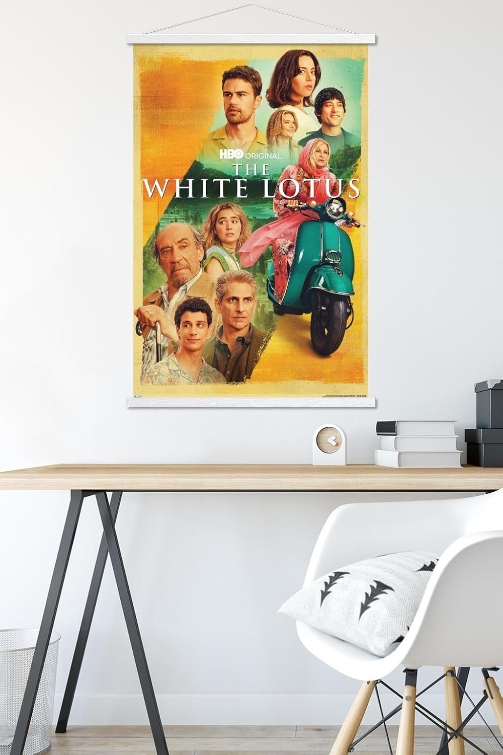 Trends International The White Lotus – Póster de pared de una hoja, 22.37 x 34.00 pulgadas, paquete de impresión premium y colgador blanco