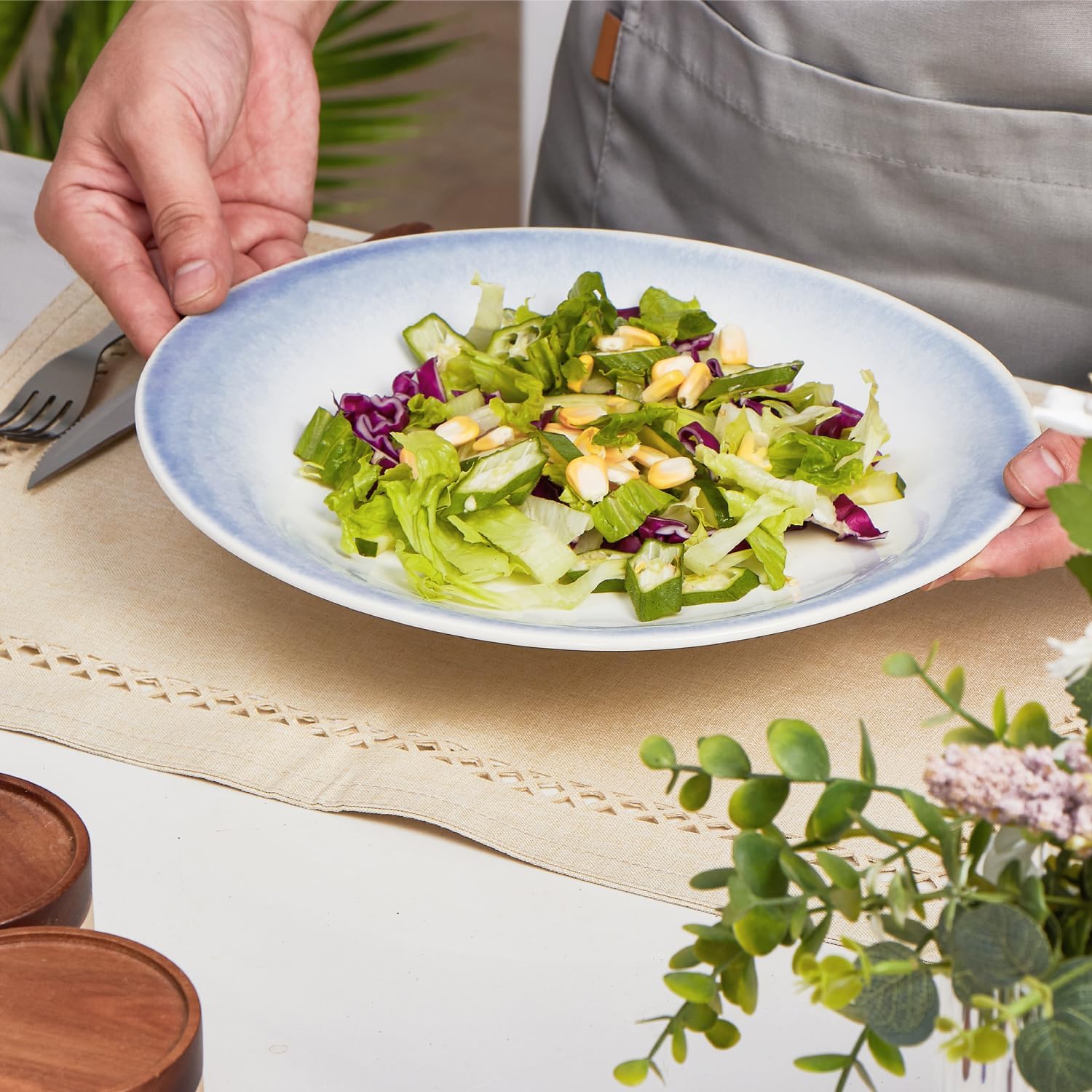 ONEMORE Platos llanos de 10 pulgadas, platos de ensalada de cerámica, modernos platos ovalados curvos, juego de 4 platos grandes para aperitivos,