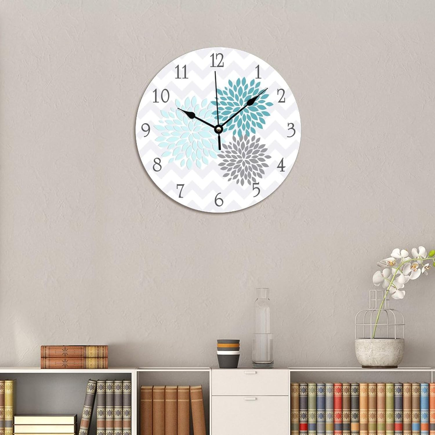 ArogGeld Reloj de pared decorativo con flores de dalia gris aguamarina y verde azulado, funciona con pilas, relojes silenciosos de madera con flores