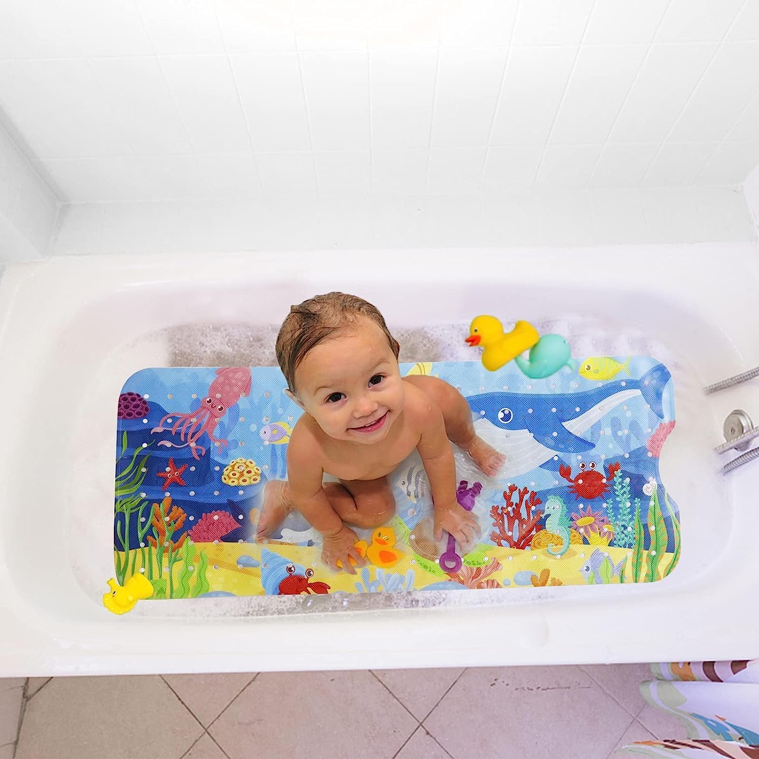 Alfombra de baño para bebé para niños, 40 x 16 pulgadas, extra larga, antideslizante, con dibujos animados, con agujeros de drenaje y ventosas,