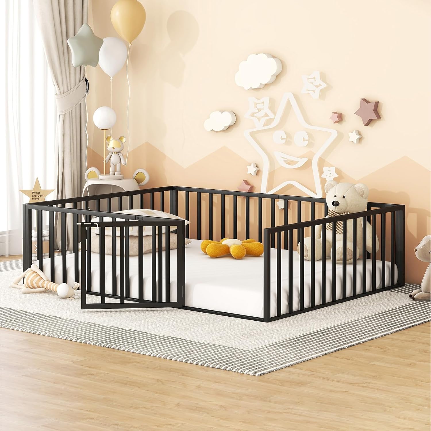 Cama de suelo de metal Queen, marco de metal resistente con valla y puerta, ideal para transición Montessori