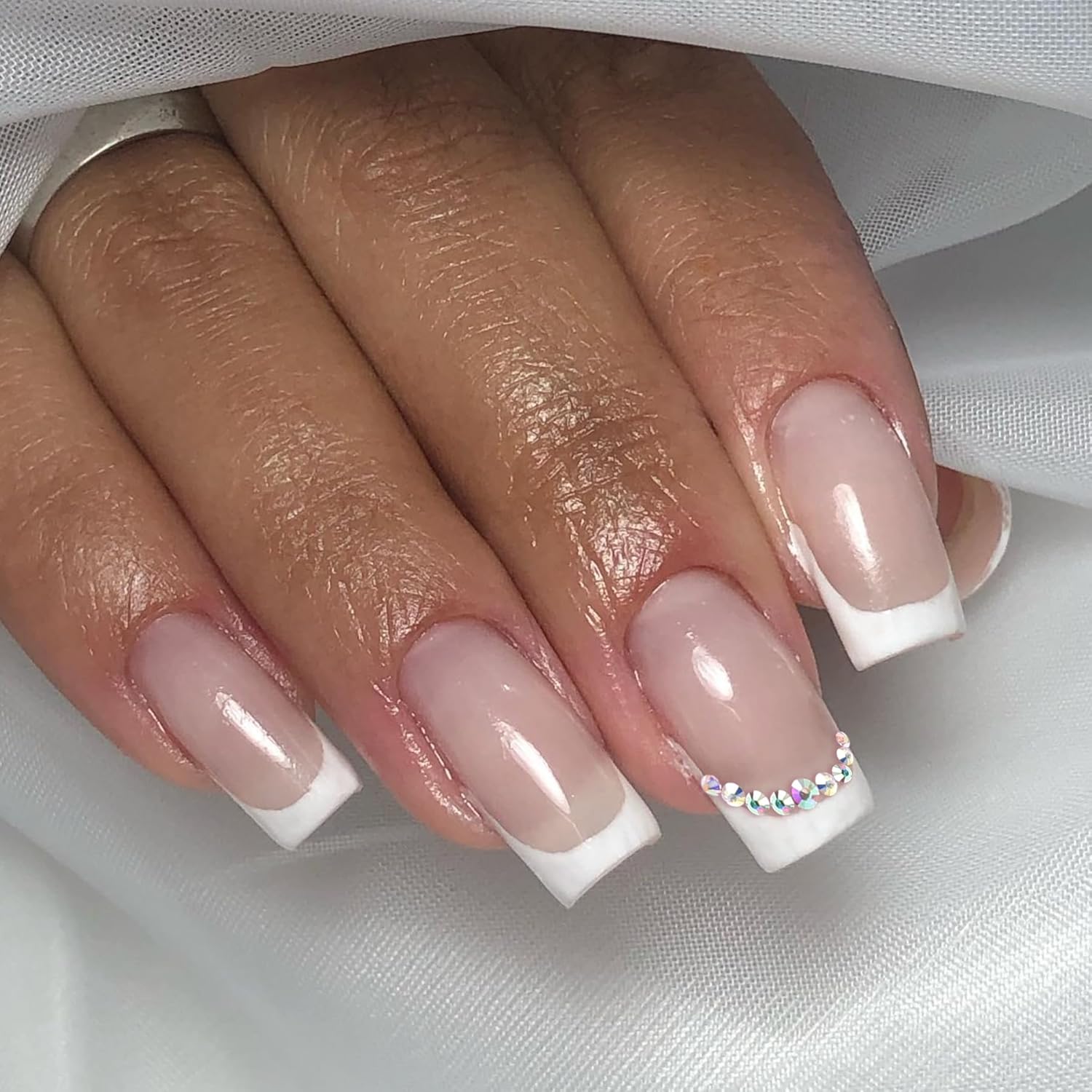 Xcrear – Juego de uñas postizas a presión francesas blancas con purpurina, uñas medianas y con pegamento, uñas postizas medianas y falsas, uñas