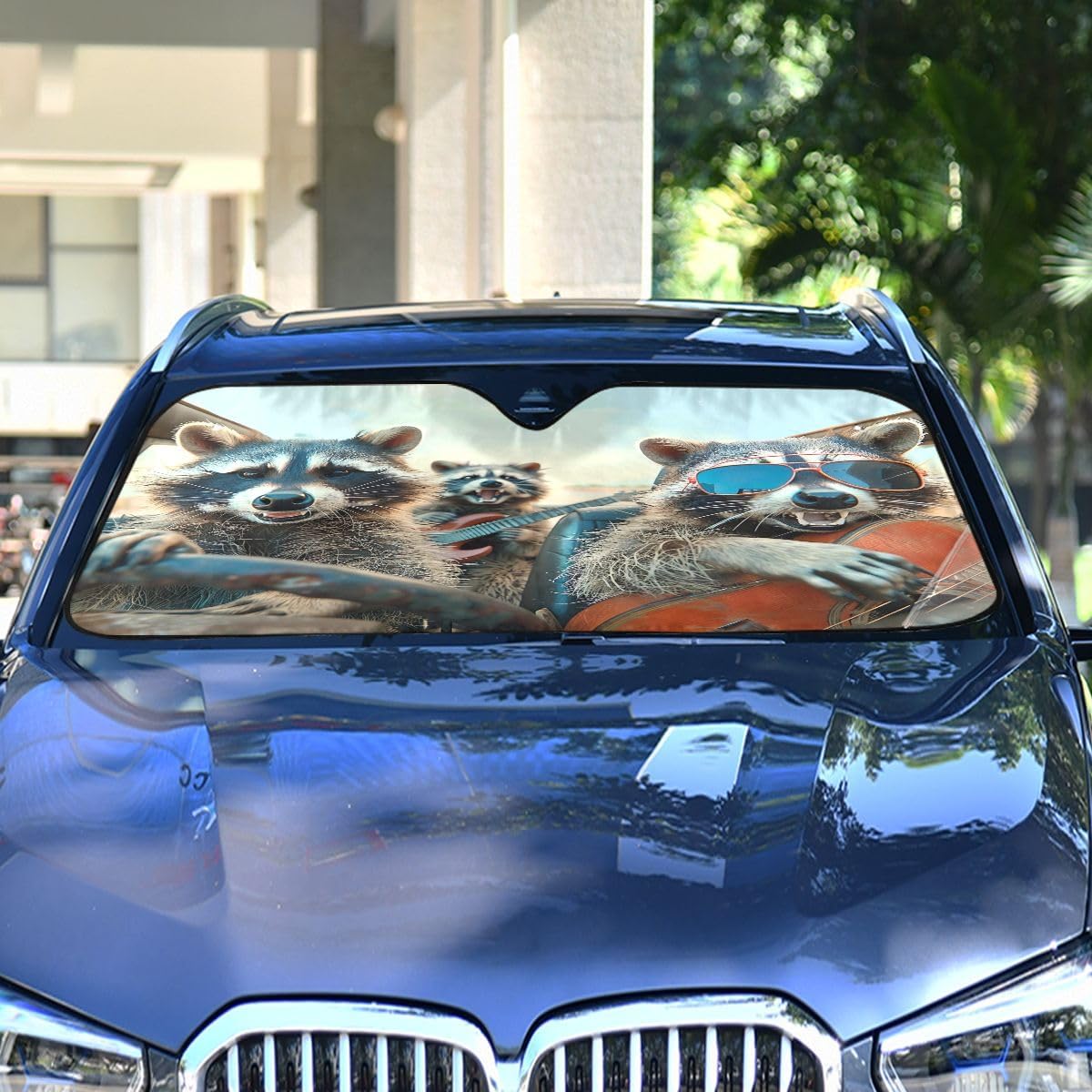 Tres divertidos mapaches se sientan en un auto parasol para automóvil, parasol para parabrisas de automóvil, protector solar para automóviles,
