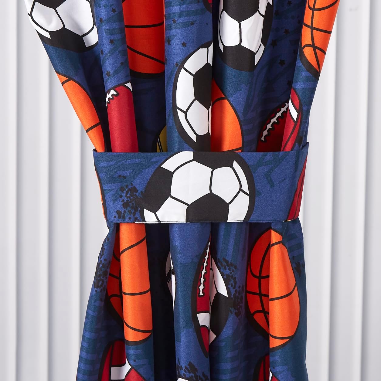 Chezmoi Collection Juego de 4 cortinas para ventana de pelotas deportivas para niñosadolescentes, azul marino, gris, naranja, blanco, estampado,