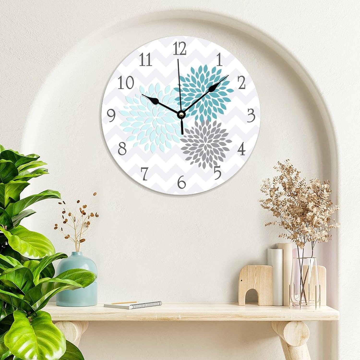 ArogGeld Reloj de pared decorativo con flores de dalia gris aguamarina y verde azulado, funciona con pilas, relojes silenciosos de madera con flores