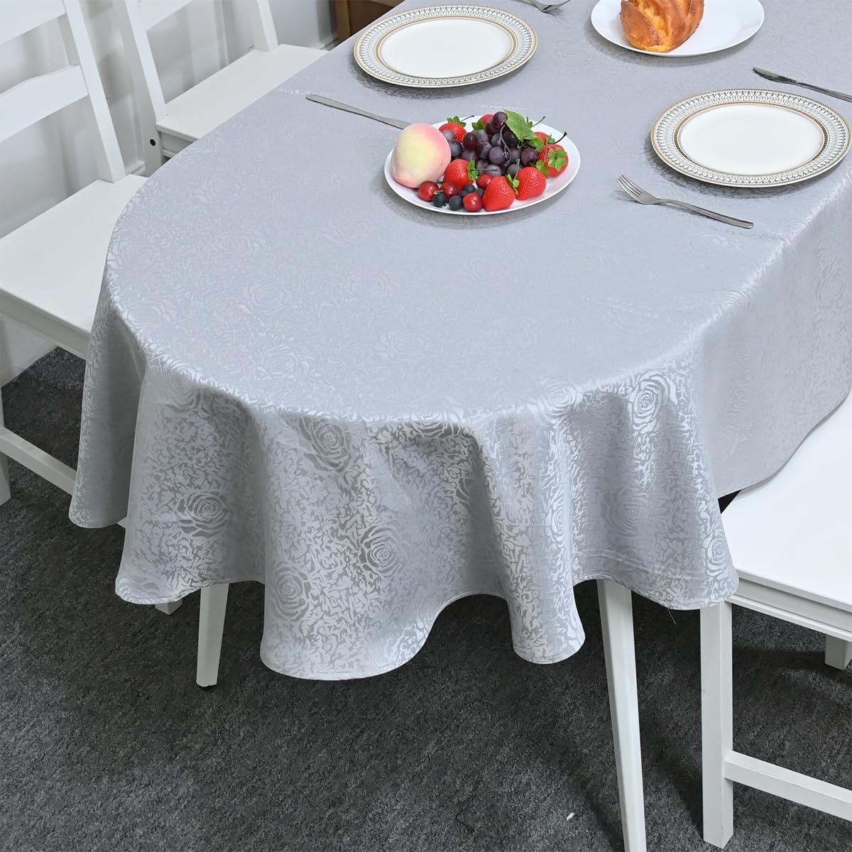 HAORUI Mantel ovalado de jacquard con patrón de damasco y peonía para cena y cocina (plateado, 60 x 120 pulgadas)