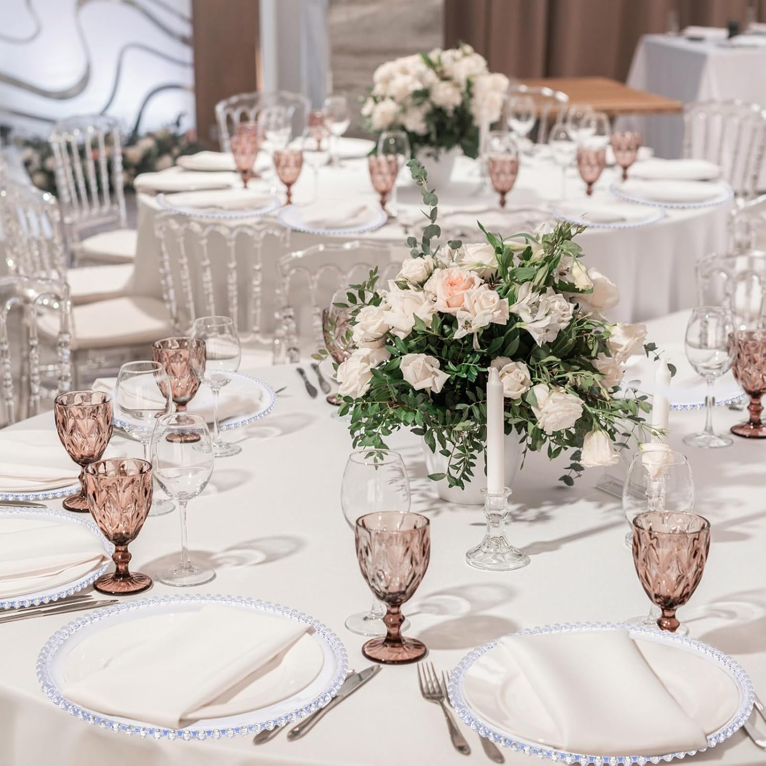 100 platos de carga redondos transparentes de 13 pulgadas, de plástico, platos de servicio decorativos con borde de cuentas para bodas, fiestas de