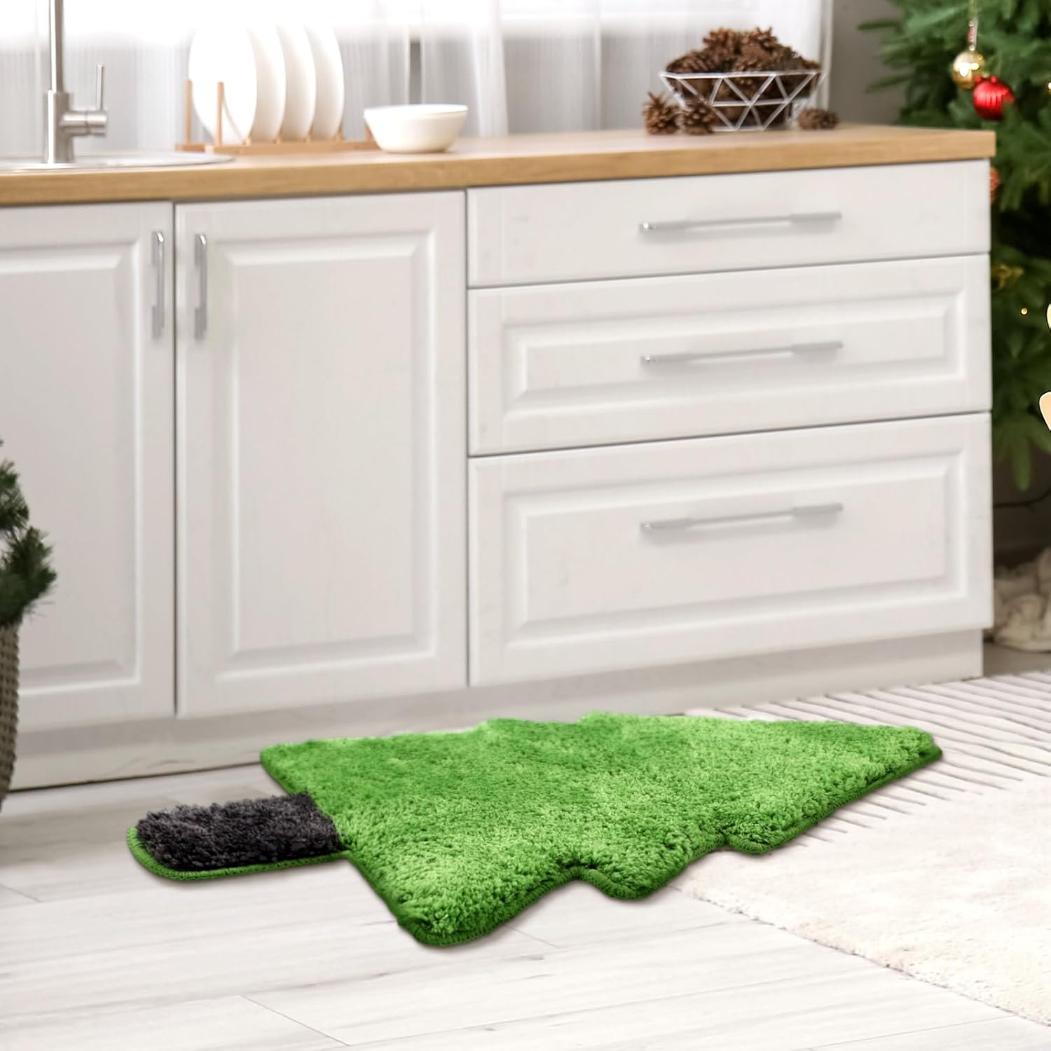 Tinideya Alfombra de baño de árbol de Navidad para niños, 28 x 20 pulgadas, tapete de baño para bañera, árbol de Navidad, tapete de baño verde,