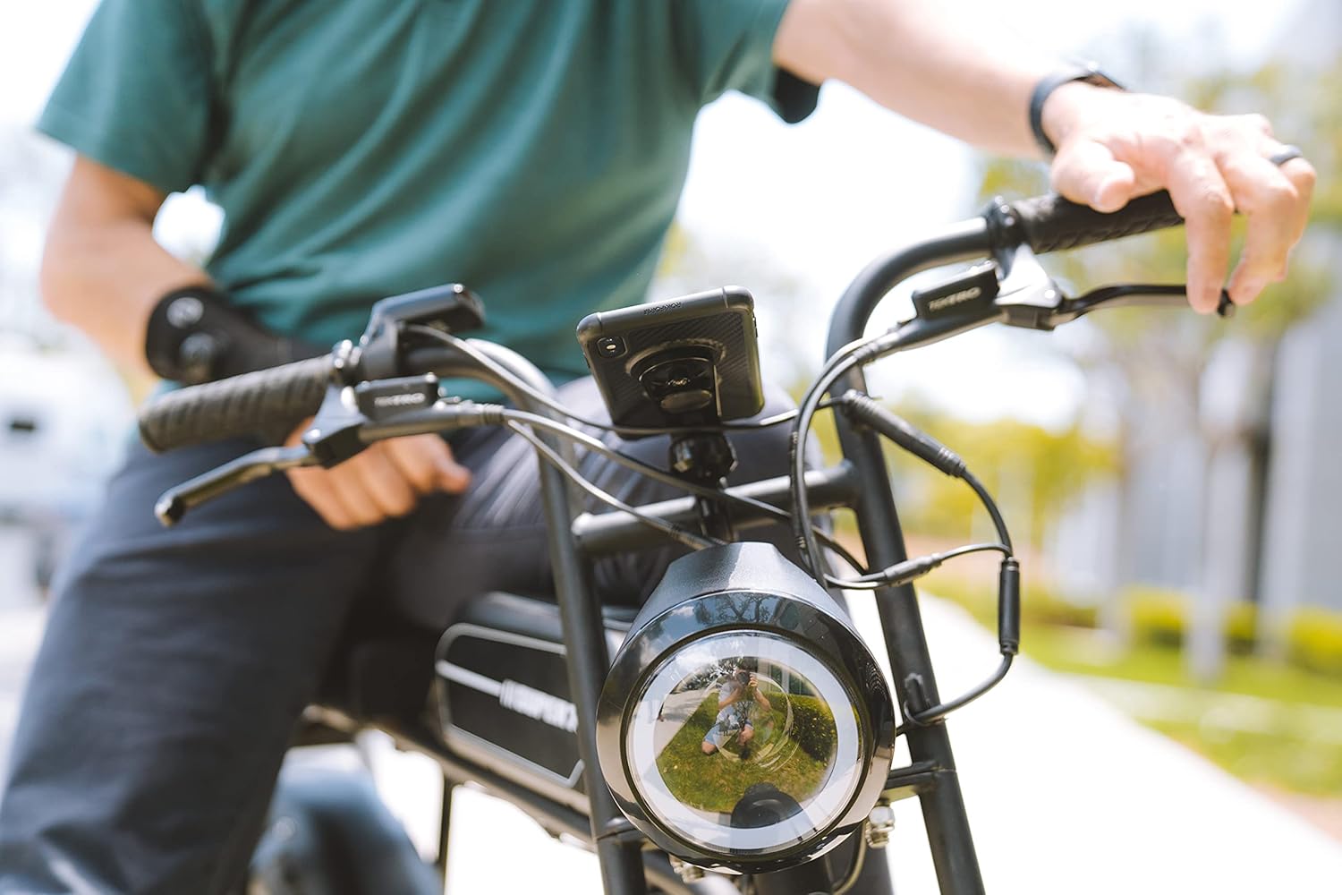 Rokform – Funda resistente para iPhone 13 Pro Max + soporte de teléfono para manillar de motocicleta (negro)